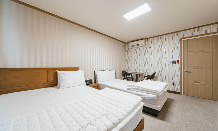 Bedroom 3, Gumi Road Hotel, Gumi