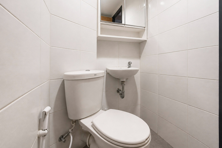 Bathroom 2, Chic and Cozy Studio Room at Apartment The Alton By Travelio, Semarang