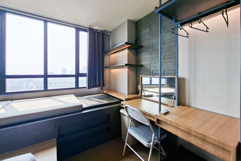 Bedroom 3, Modern Smart 1BR at Apartment Collins Boulevard By Travelio, Tangerang