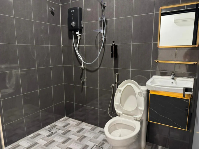 Bathroom, U Guest House 2 by StayZy, Tanah Merah