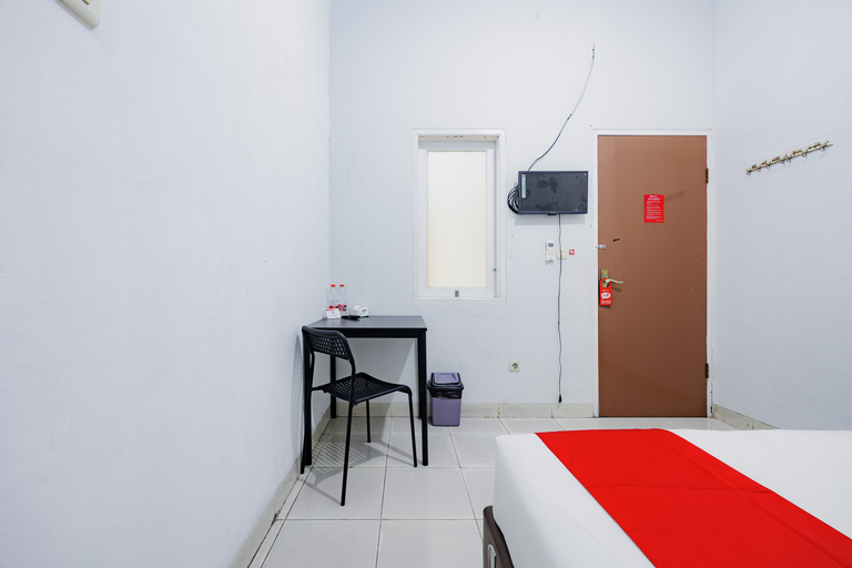 Others 3, RedDoorz @ Victory Homestay Karawaci, Tangerang