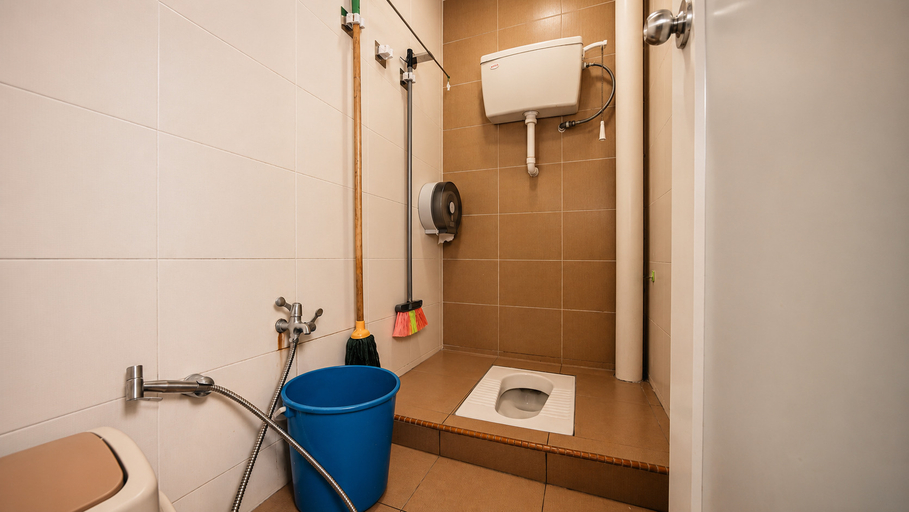 Bathroom 4, Batu Pahat Santalia Villa 4BR 12pax Private Pool, Batu Pahat