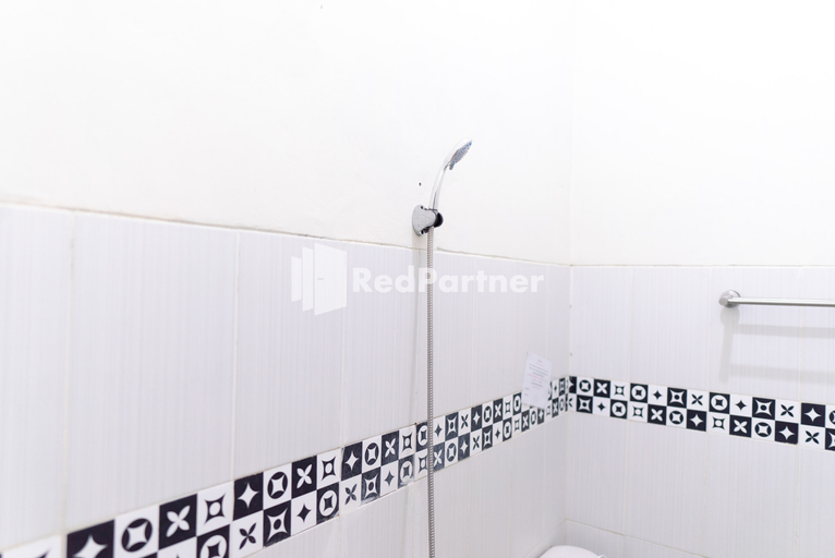 Bathroom 5, Wisma Aini Syariah Lampung Mitra RedDoorz, Bandar Lampung