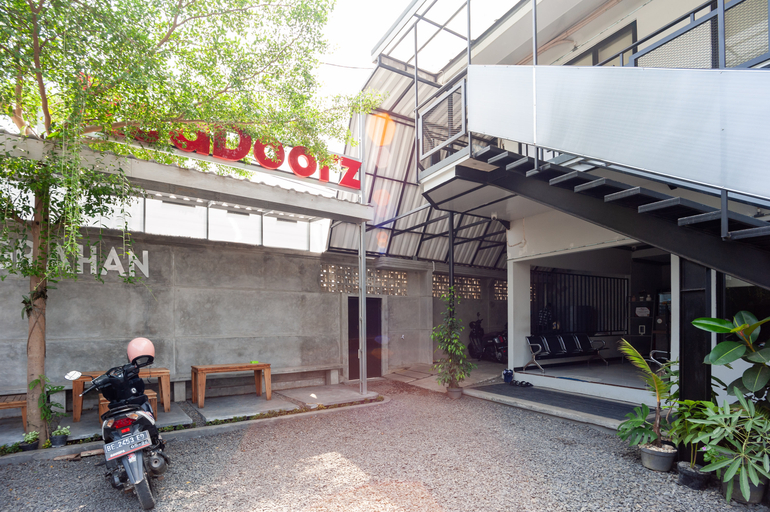 Exterior & Views 2, RedDoorz Plus Syariah @ Jalan Endro Suratmin Lampung, Bandar Lampung