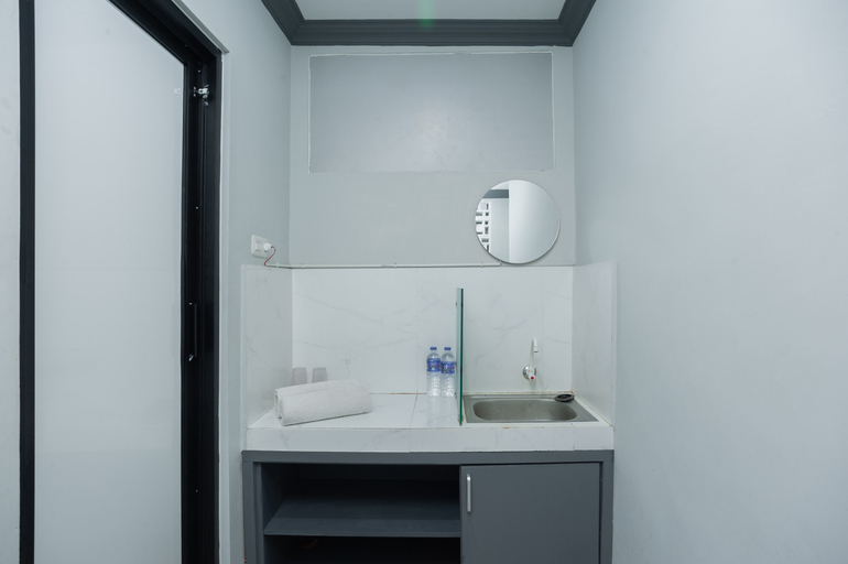 Bathroom 3, RedDoorz Plus Syariah @ Jalan Endro Suratmin Lampung, Bandar Lampung