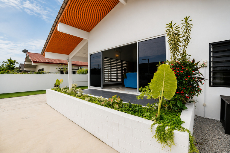 Exterior & Views 2, Batu Pahat w Pool table & Karaoke Villa 4BR 16pax, Batu Pahat