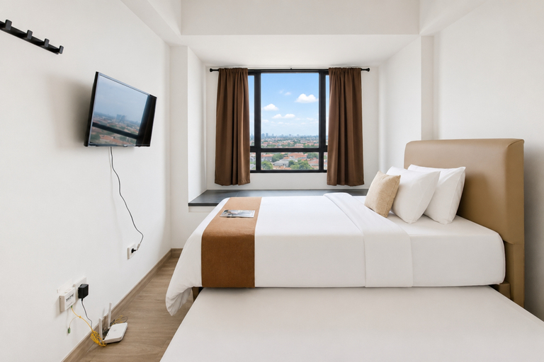 Bedroom 3, Modern and Neat Studio Room at Apartment Collins Boulevard By Travelio, Tangerang