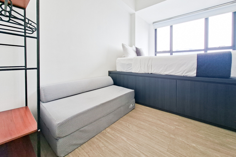 Bedroom 2, Relaxing Peaceful Studio at Apartment Collins Boulevard By Travelio, Tangerang