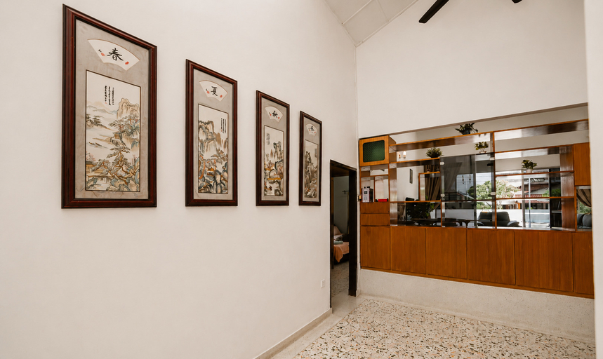 Food & Drinks 5, Batu Pahat w Pool table & Karaoke Villa 4BR 16pax, Batu Pahat