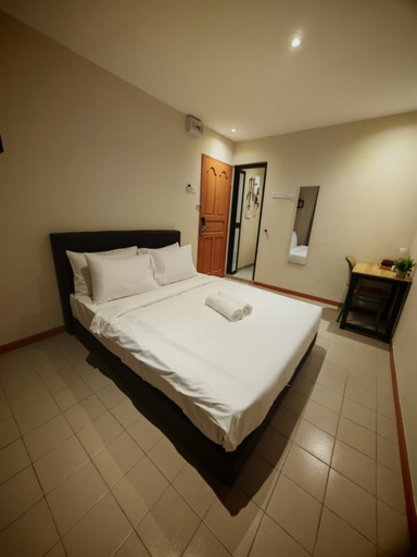 Bedroom 3, Swing & Pillows @ Grid 9 Hotel, Kuala Lumpur, Kuala Lumpur