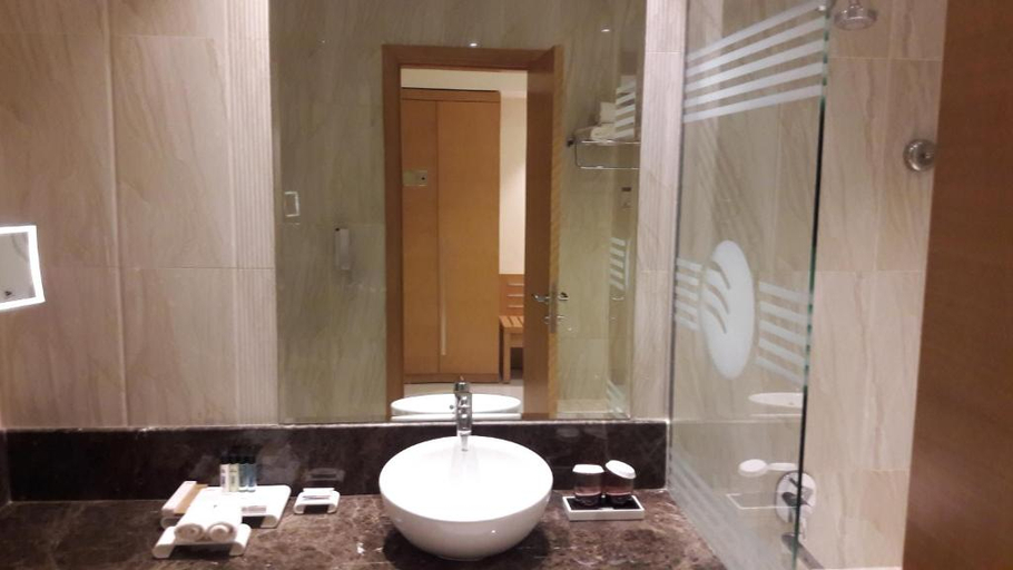 Bathroom 5, Fortune Park Hotel, Dubai