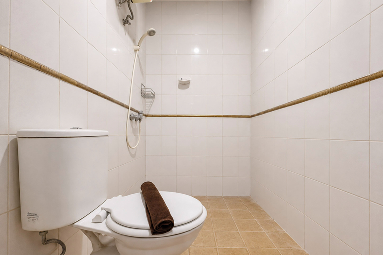 Bathroom 2, Spacious and Warm 2BR at Apartment Vivo By Travelio, Sleman