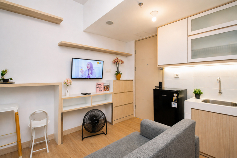Living Room 2, Convenient 2BR Apartment Tokyo Riverside PIK 2 By Travelio, Tangerang