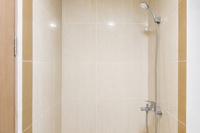 Bathroom 5, Warm and Peaceful 2BR at Apartment Meikarta District 1 By Travelio, Cikarang