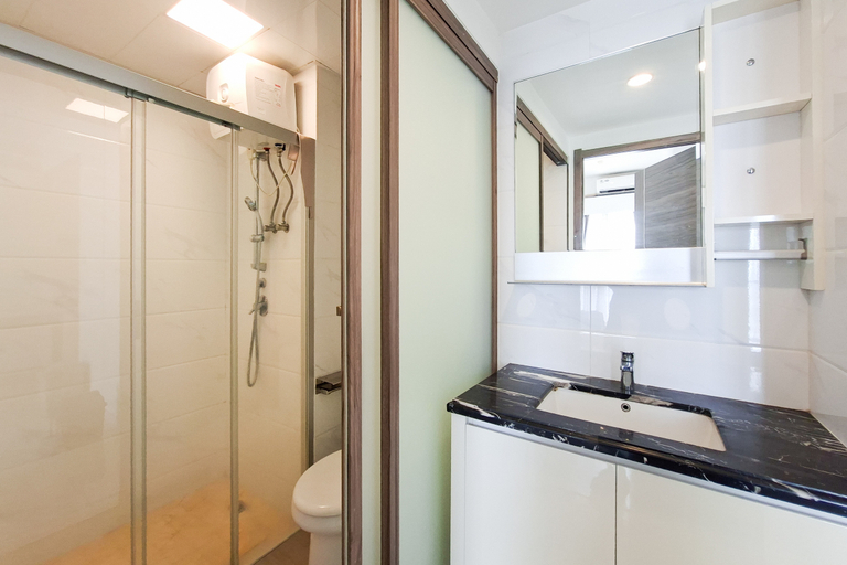 Bathroom 4, Affordable Smart Value 2BR at Apartment Sky House BSD By Travelio, Tangerang Selatan
