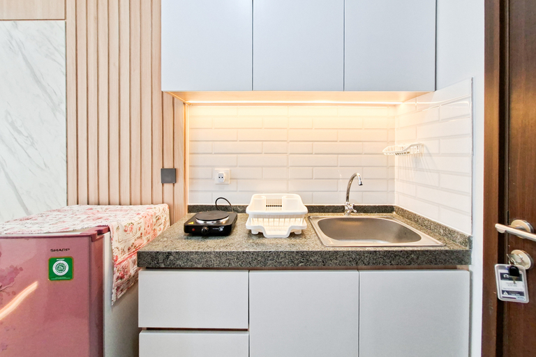 Others 3, Bright and Airy Studio at Apartment Transpark Bintaro By Travelio, Tangerang Selatan