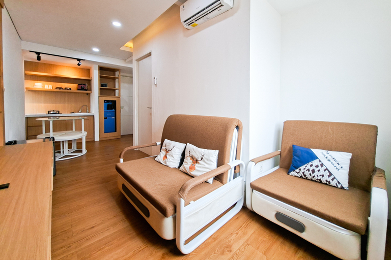 Living Room 5, Appealing 1BR at Apartment Urbantown Serpong By Travelio, Tangerang Selatan
