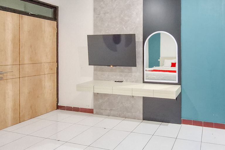 Bathroom 2, RedDoorz @ Tasneem Puspowarno Semarang, Semarang
