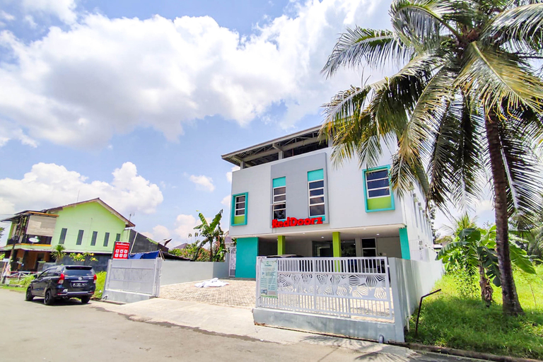 Others 5, RedDoorz Syariah near GOR Satria Area, Banyumas