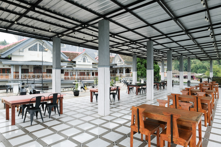 Food & Drinks 5, RedDoorz Plus near Taman Rekreasi Selecta 2, Malang