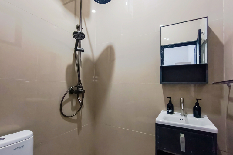 Bathroom 3, The Signature Living, Sleman