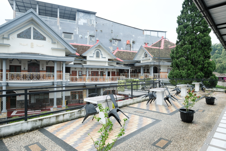 Exterior & Views 2, RedDoorz Plus near Taman Rekreasi Selecta 2, Malang