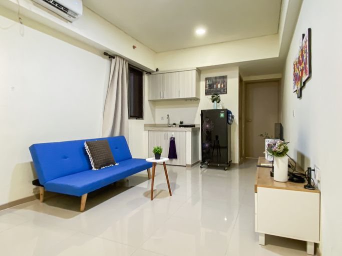 Living Room 2, Spacious 1BR with Dining Room at Apartment Meikarta District 1 By Travelio, Cikarang
