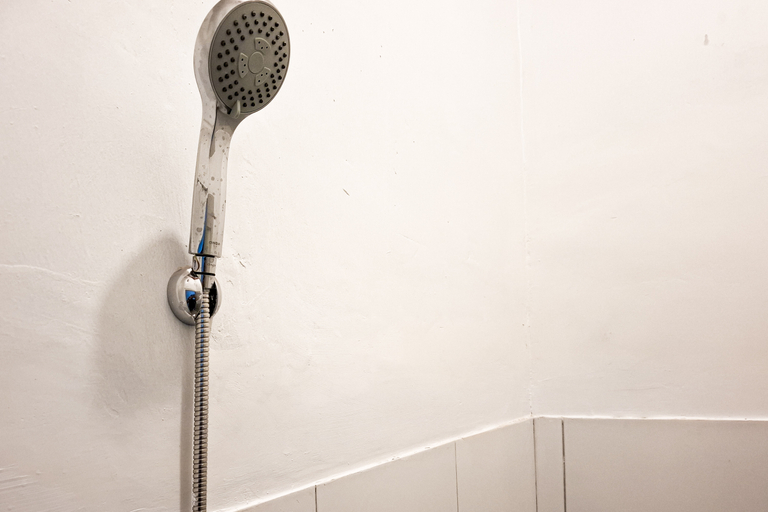 Bathroom 2, RedDoorz Syariah near UNIMUS 3 Semarang, Semarang