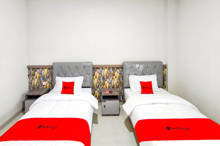 Bedroom 5, RedDoorz Syariah near GOR Satria Area, Banyumas