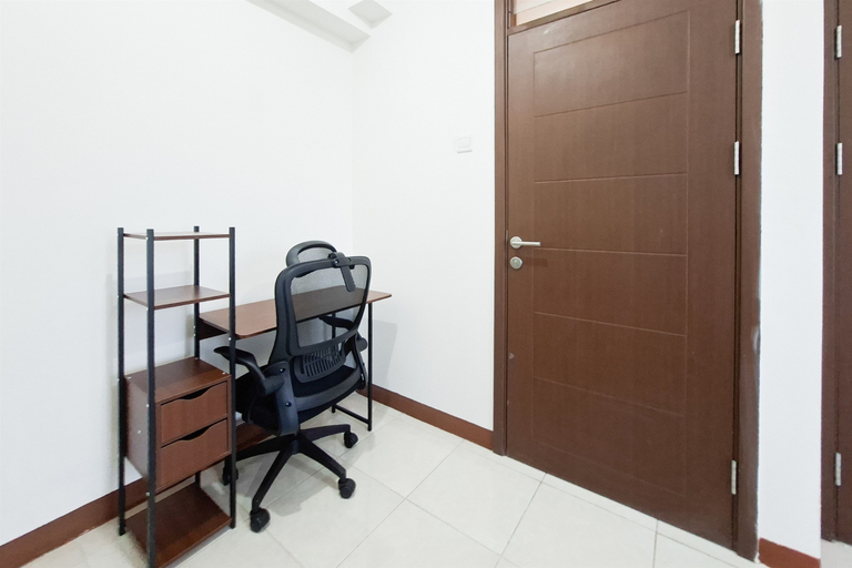 Bedroom 2, Refined and Chic 1BR at Apartment Loftvilles City By Travelio, Tangerang Selatan