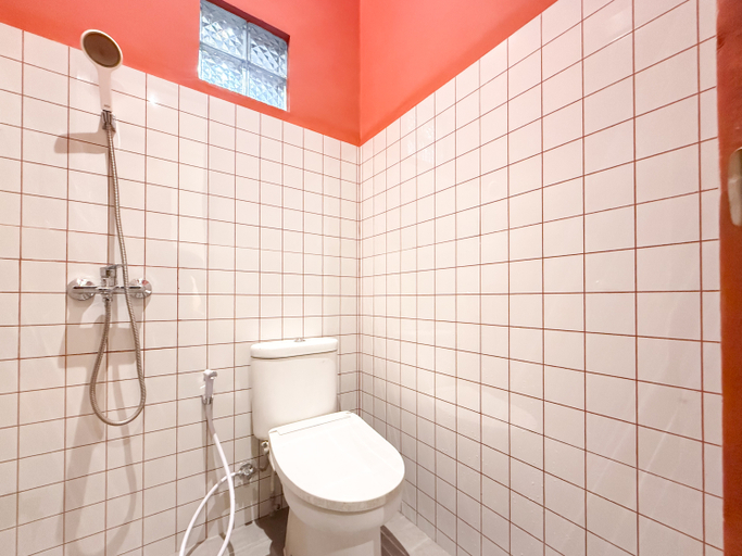 Bathroom 4, Aliya Co Living near Stadion Mandala Krida RedPartner, Yogyakarta