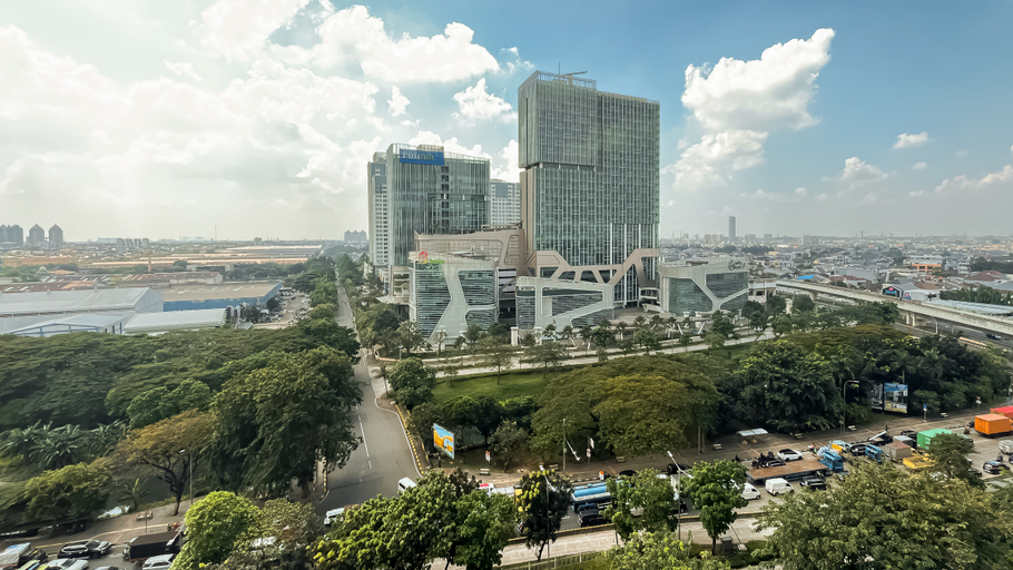 Exterior 2, Warm and Homey Studio Room at Tifolia Apartment By Travelio, Jakarta Timur