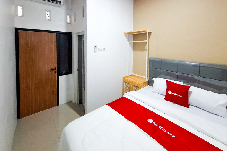 Others 3, RedDoorz Syariah near UNIMUS 3 Semarang, Semarang