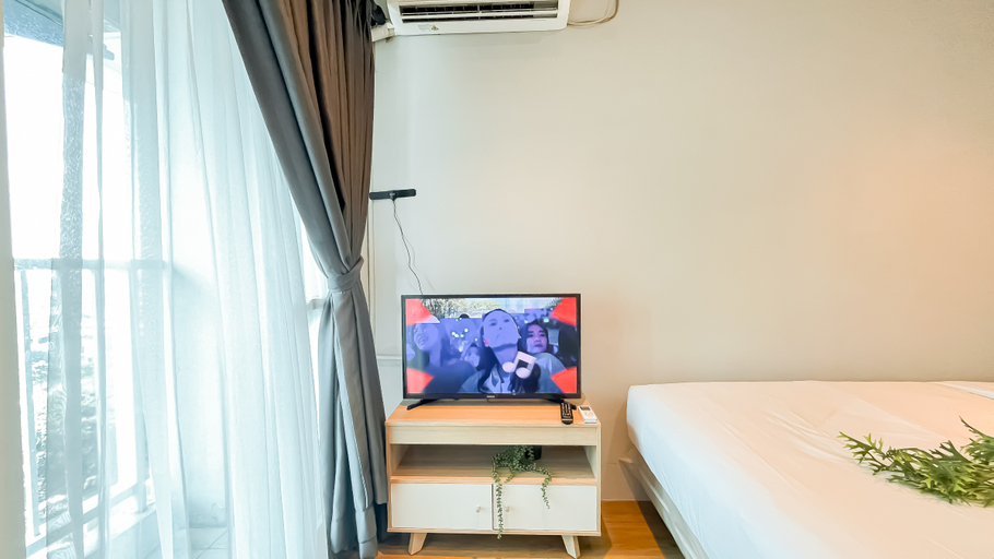 Bedroom 5, Warm and Homey Studio Room at Tifolia Apartment By Travelio, Jakarta Timur