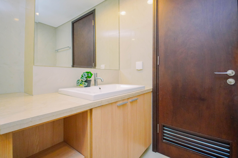 Bathroom 4, Luxurious and Deluxe 2BR at Setiabudi Skygarden Apartment By Travelio, Jakarta Selatan