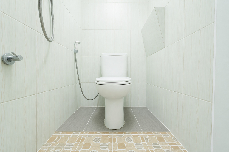 Bathroom 3, Rehat at The Karins Guest House, Bandung
