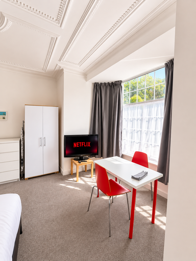 Others 3, Modern 2-Bedroom Flat near Crystal Palace, London