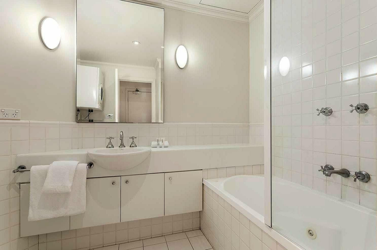 Bathroom 5, Comfort Apartments Melbourne Central, Melbourne
