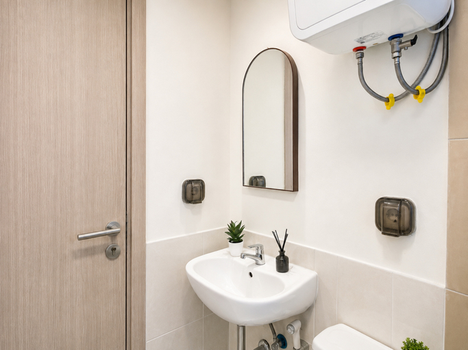 Bathroom 2, Smart Modern 1BR with Office Room at Apartment Meikarta District 1 By Travelio, Cikarang