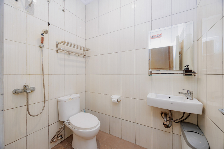 Bathroom 4, RedDoorz near Exit Toll Bogor, Bogor