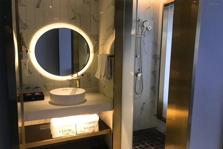 Bathroom, Lan'ou Shangpin Hotel (Lianyungang Guanyun Yishan Hotel), Lianyungang