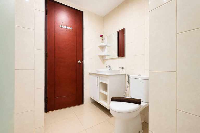 Bathroom 4, Fresh Living Studio at Apartment Mataram City By Travelio, Sleman