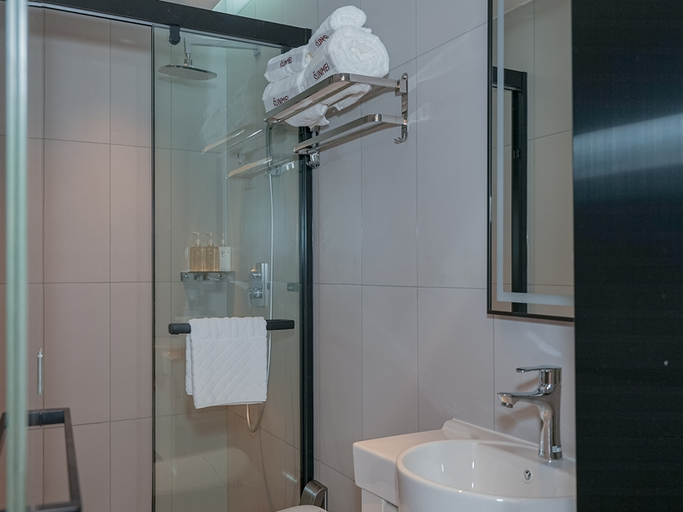 Bathroom 3, Pinrui Yancheng High-Speed Railway Station Water Street Hotel, Yancheng