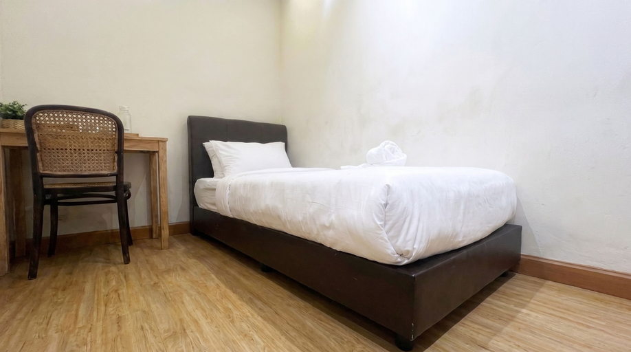Bedroom 2, Swing & Pillows @ Ocean 77 Hotel City Centre Kuala Lumpur, Kuala Lumpur