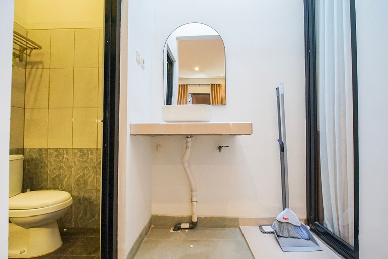 Bathroom 5, Nora House, Bantul