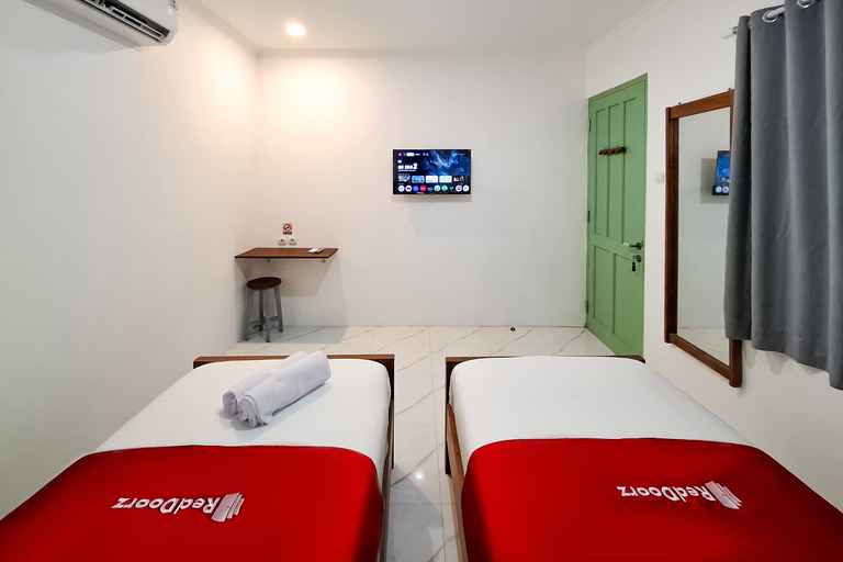 Bedroom 5, RedDoorz @ Amala Heritage Bojonegoro, Bojonegoro