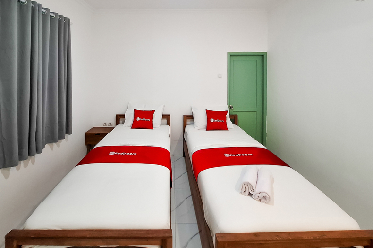 Bedroom 2, RedDoorz @ Amala Heritage Bojonegoro, Bojonegoro