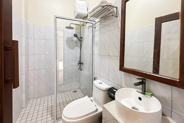 Bathroom 5, Urbanview Hotel near Simpang Lagoi Bintan, Bintan