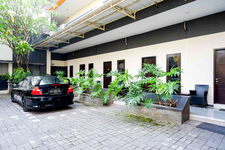 Exterior & Views 2, Urbanview Solo Tiara Hotel, Solo