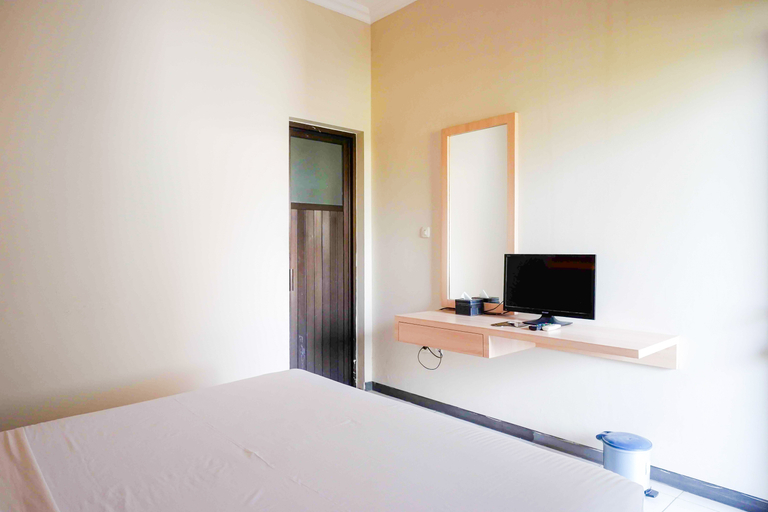 Bedroom 4, Urbanview Solo Tiara Hotel, Solo